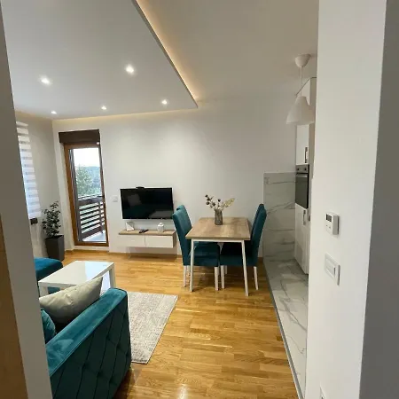 - Planinski Raj Apartmán *